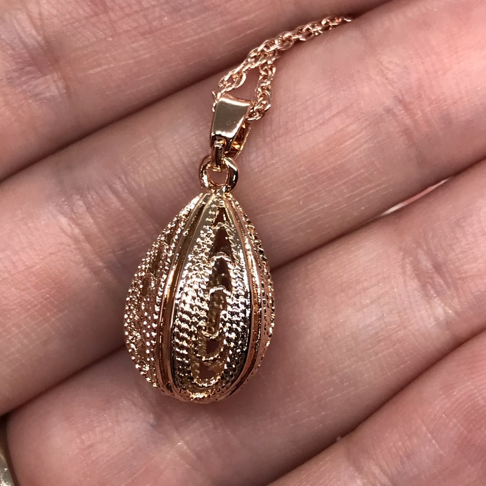 Rose Gold Plated Set of Earrings and Necklace - Picture 3 of 5